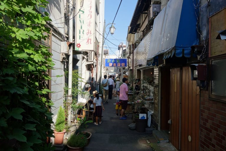 暮らし手が、まちを変えていく。空き物件見学会から始まる、山梨県甲府市の“リノベーションまちづくり”